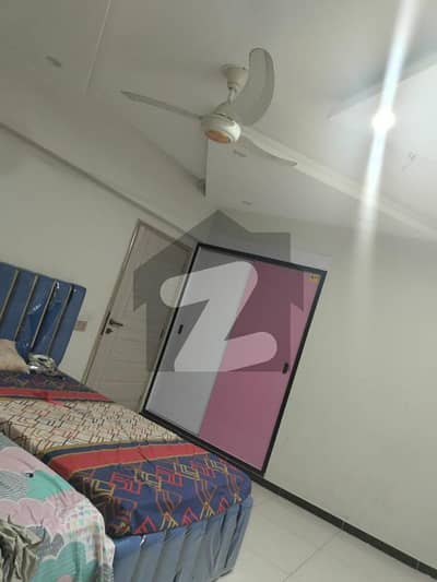 ڈیفینس اسکائی لائن شہید ملت ایکسپریس وے,کراچی میں 3 کمروں کا 8 مرلہ فلیٹ 2.8 کروڑ میں برائے فروخت۔