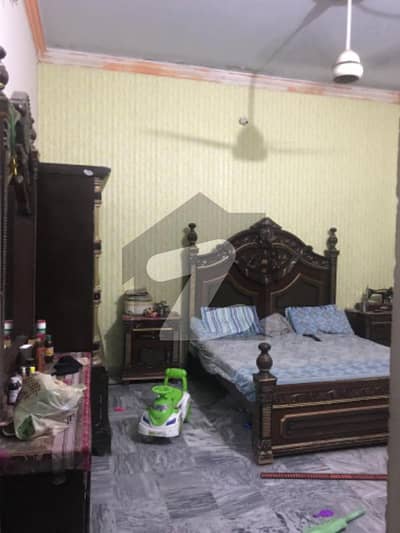 جھنگ روڈ فیصل آباد میں 2 کمروں کا 5 مرلہ زیریں پورشن 18.0 ہزار میں کرایہ پر دستیاب ہے۔