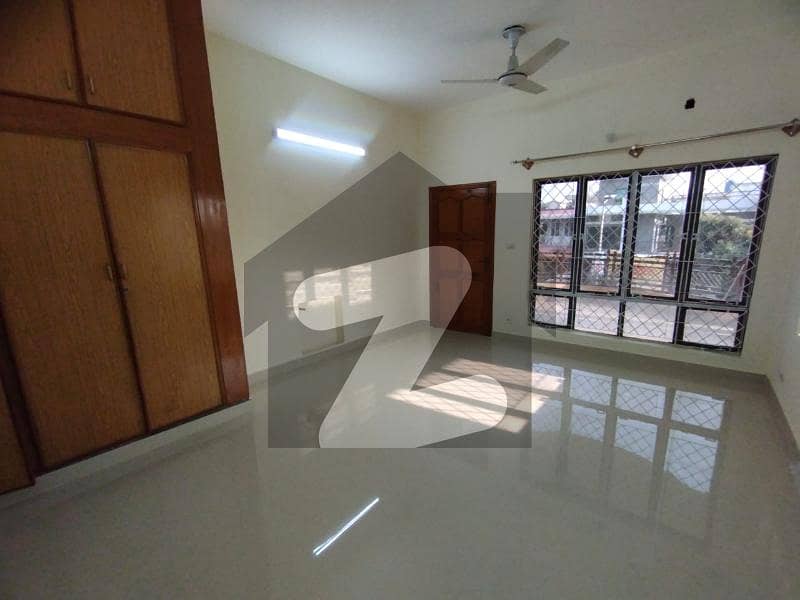 4 Badroom Upper Portion Avaliable For Rent