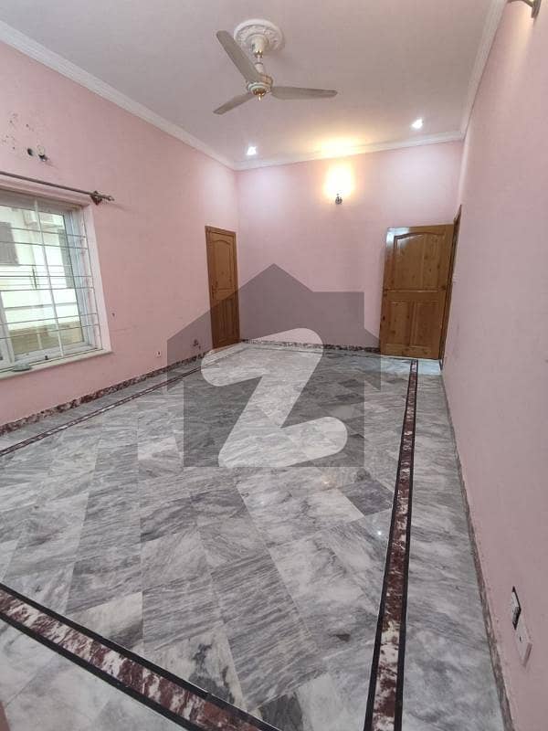 جی ۔ 13 اسلام آباد میں 6 کمروں کا 11 مرلہ مکان 1.8 لاکھ میں کرایہ پر دستیاب ہے۔