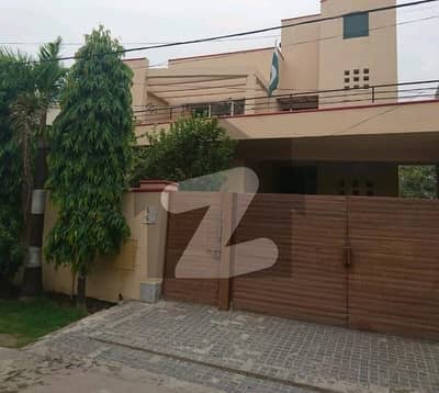 جوڈیشل کالونی فیز 2 جوڈیشل کالونی,لاہور میں 6 کمروں کا 14 مرلہ مکان 4.5 کروڑ میں برائے فروخت۔