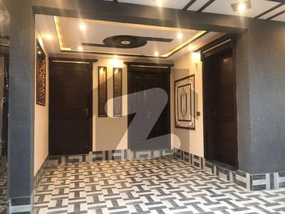 واپڈا ٹاؤن لاہور میں 4 کمروں کا 5 مرلہ مکان 2.2 کروڑ میں برائے فروخت۔