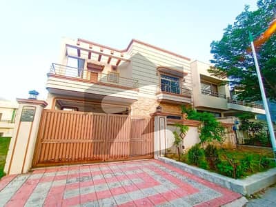 Ideal House For rent In Bahria Town Phase 8 - Eden Lake View Block