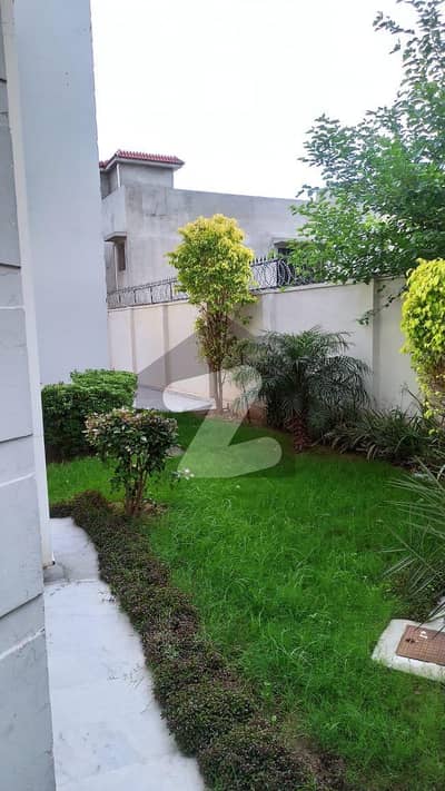 Kanal Ground Portion With Lawn Is Available For Rent