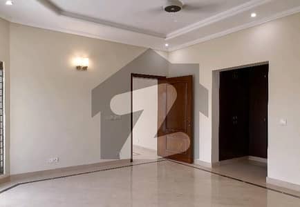 Ideally Located House For sale In Askari 11 Available