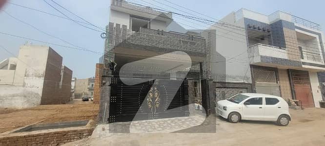 خیابان صادق سرگودھا میں 4 کمروں کا 10 مرلہ مکان 3.2 کروڑ میں برائے فروخت۔
