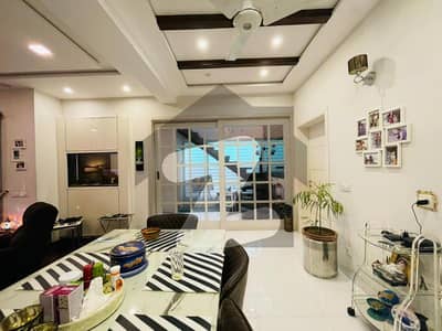 ڈی ایچ اے 9 ٹاؤن ڈیفنس (ڈی ایچ اے),لاہور میں 3 کمروں کا 8 مرلہ مکان 3.7 کروڑ میں برائے فروخت۔
