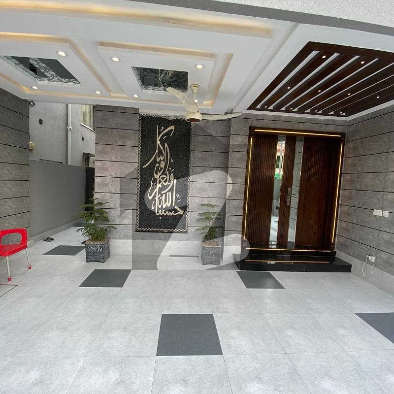 10 Marla Modern House For Sale in Bahria Town ,Lahore