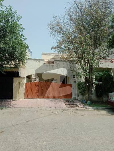 پنجاب گورنمنٹ سرونٹ ہاؤسنگ فاؤنڈیشن لاہور میں 3 کمروں کا 10 مرلہ مکان 2.6 کروڑ میں برائے فروخت۔
