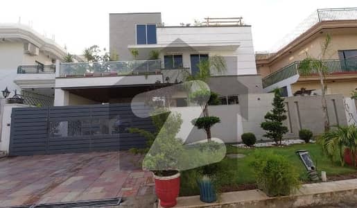 On Excellent Location 1 Kanal House For Sale In G-11