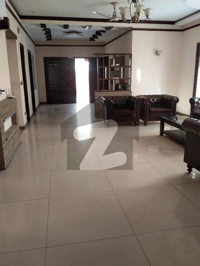 ڈی ایچ اے فیز 7 ڈی ایچ اے ڈیفینس,کراچی میں 6 کمروں کا 1 کنال مکان 3.25 لاکھ میں کرایہ پر دستیاب ہے۔