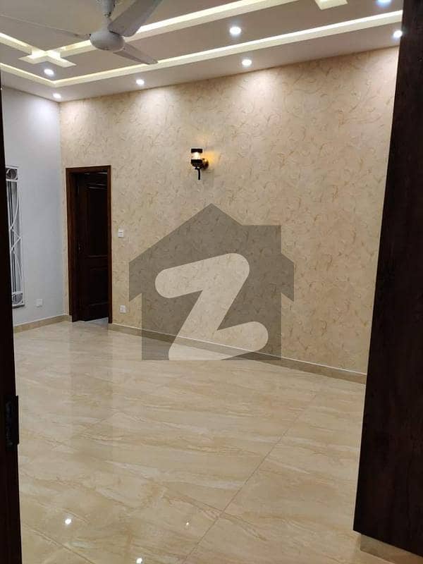 ممتاز سٹی اسلام آباد میں 5 کمروں کا 8 مرلہ مکان 2.45 کروڑ میں برائے فروخت۔