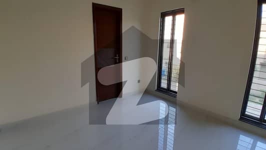 بحریہ آرچرڈ لاہور میں 5 کمروں کا 8 مرلہ مکان 3.1 کروڑ میں برائے فروخت۔