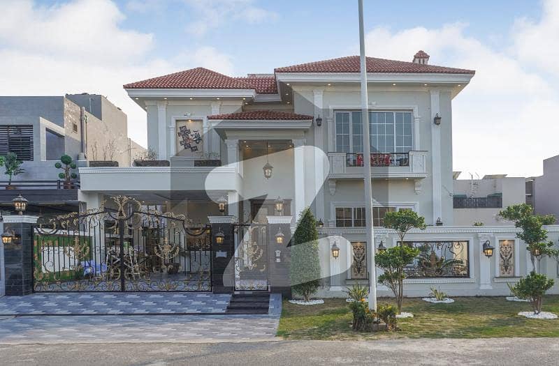 01 KANAL GRANDIOSE HOUSE FOR SALE IN DHA PHASE 8 EX AIR AVENUE