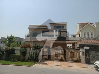 1 KANAL DAZZLING HOUSE FOR SALE IN DHA PHASE 8 EX PARK VIEW