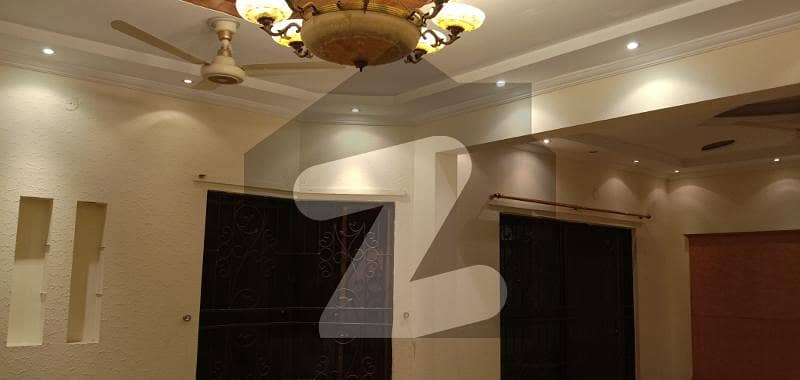 ڈی ایچ اے فیز 4 - بلاک ڈبل جی فیز 4,ڈیفنس (ڈی ایچ اے),لاہور میں 5 کمروں کا 1 کنال بالائی پورشن 2.75 لاکھ میں کرایہ پر دستیاب ہے۔