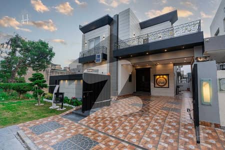 10 Marla Magnificent Most Luxurious House For Sale