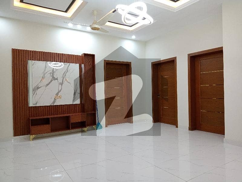 میڈیا ٹاؤن راولپنڈی میں 6 کمروں کا 12 مرلہ مکان 5.15 کروڑ میں برائے فروخت۔