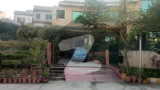 فضائیہ کالونی راولپنڈی میں 6 کمروں کا 1 کنال مکان 11.85 کروڑ میں برائے فروخت۔