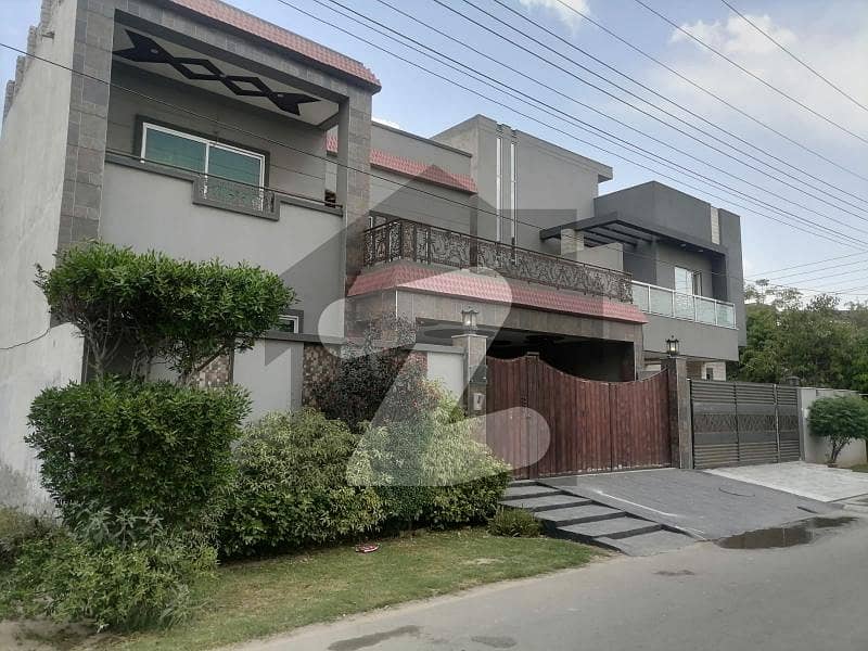 غالب سٹی فیصل آباد میں 4 کمروں کا 10 مرلہ مکان 3.25 کروڑ میں برائے فروخت۔