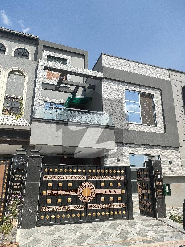 5 Marla Like Brand New House With Gas Available For Sale In Bahria Town Lahore.