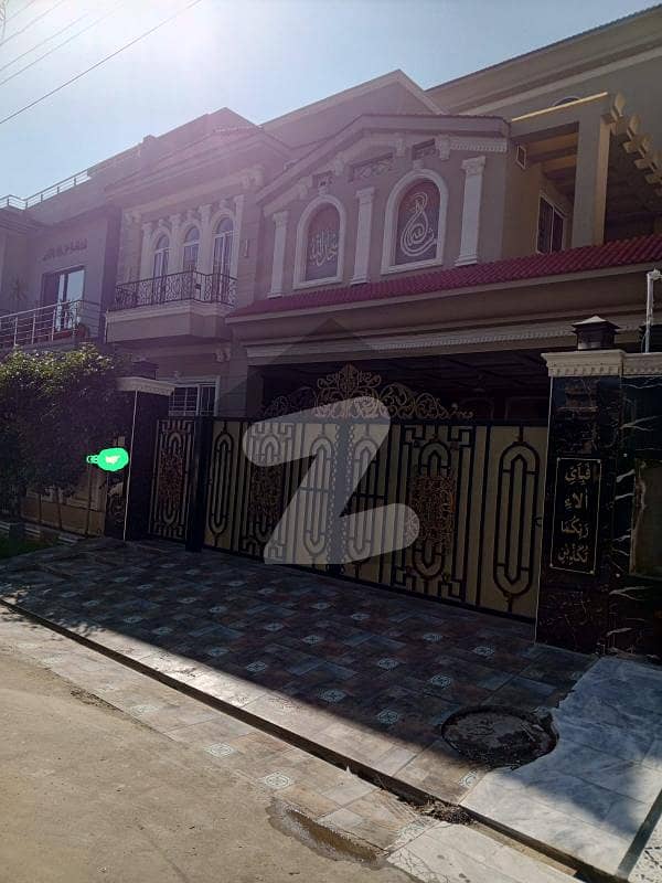15 MARLA HOUSE FOR SALE IN SHOKAT KHANAM ROAD LAHORE.