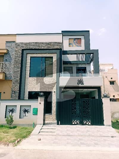 Bahria Nasheman 5 Marla Brand New House For Sale