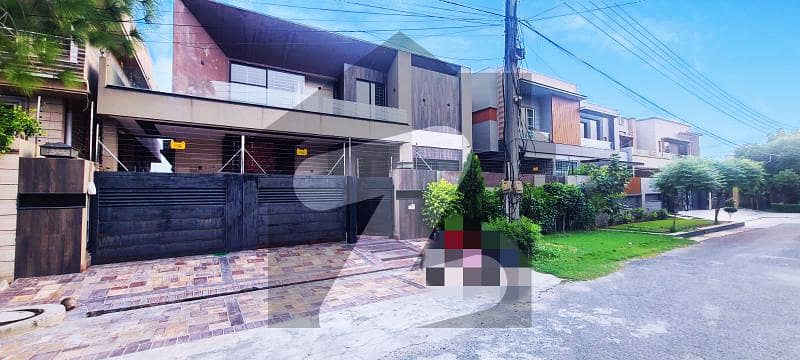 1 Kanal Designer House Facing Park For Sale 1 Kanal Designer House Facing Park For Sale