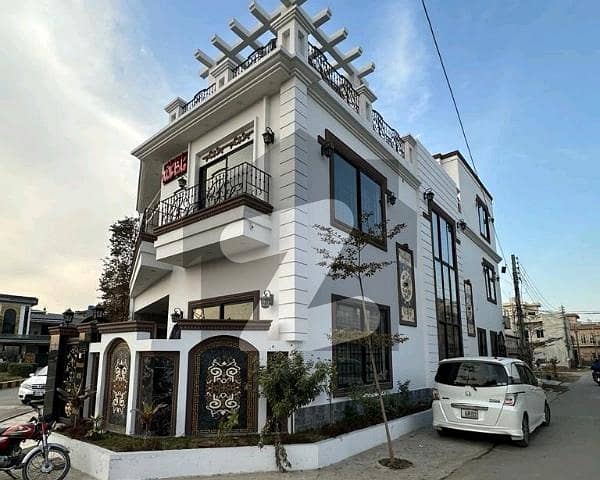 Corner House For Grabs In 8 Marla Lahore