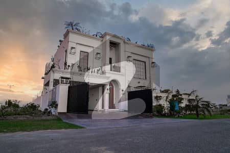 1 KANAL FULLY FURNISHED WHITE VICTORIAN VILLA WITH ROOF TOP FOR SALE NEAR TO PARK.