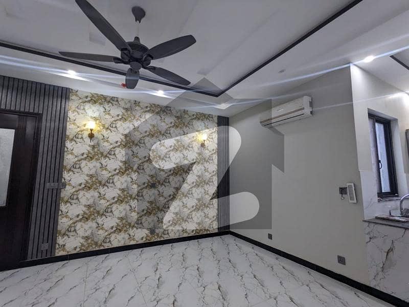 1 KANAL BRAND NEW HOUSE FOR RENT IN DHA PHASE 7 AC install