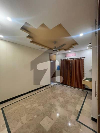 بحریہ ٹاؤن سیکٹر B بحریہ ٹاؤن,لاہور میں 5 کمروں کا 10 مرلہ مکان 2.99 کروڑ میں برائے فروخت۔