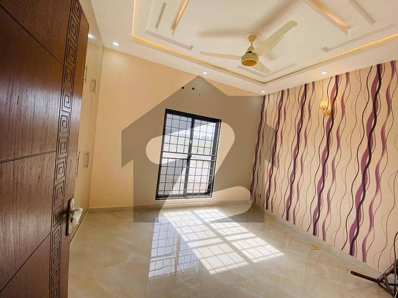 5 Marla Hot Location House For Sale In Bahria Town, Lahore