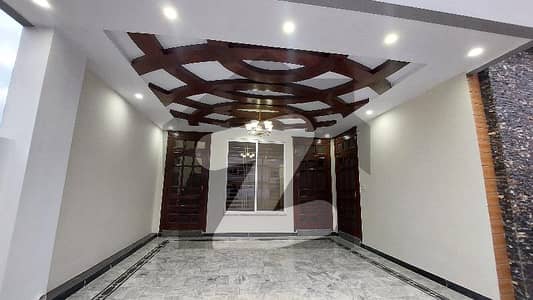 فیصل ٹاؤن - ایف ۔ 18 اسلام آباد میں 7 کمروں کا 8 مرلہ مکان 2.99 کروڑ میں برائے فروخت۔