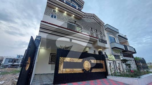 فیصل ٹاؤن - ایف ۔ 18 اسلام آباد میں 7 کمروں کا 8 مرلہ مکان 3.25 کروڑ میں برائے فروخت۔