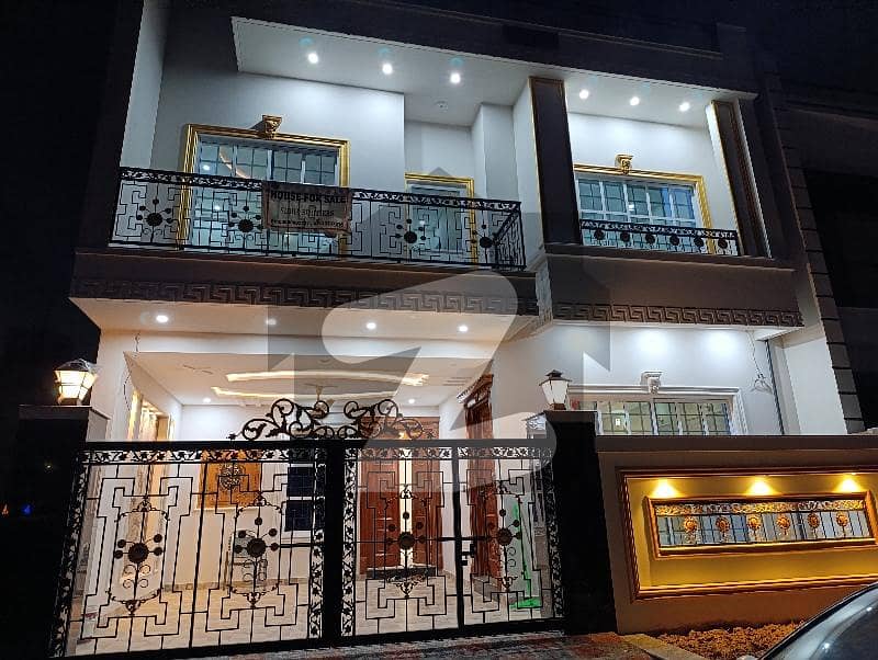 فیصل ٹاؤن - ایف ۔ 18 اسلام آباد میں 7 کمروں کا 8 مرلہ مکان 3.29 کروڑ میں برائے فروخت۔