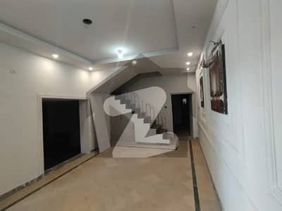 کینال روڈ فیصل آباد میں 4 کمروں کا 7 مرلہ مکان 2.99 کروڑ میں برائے فروخت۔