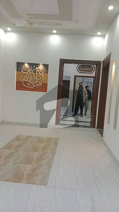 ستیانہ روڈ فیصل آباد میں 3 کمروں کا 5 مرلہ مکان 1.55 کروڑ میں برائے فروخت۔