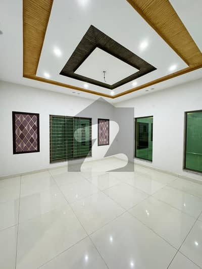 ستیانہ روڈ فیصل آباد میں 5 کمروں کا 10 مرلہ مکان 3.0 کروڑ میں برائے فروخت۔