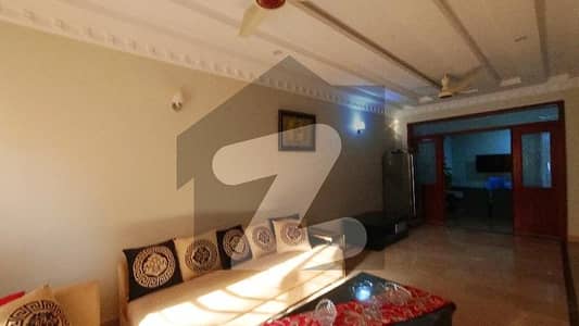 پنجاب سمال انڈسٹریز کالونی لاہور میں 6 کمروں کا 10 مرلہ مکان 3.7 کروڑ میں برائے فروخت۔