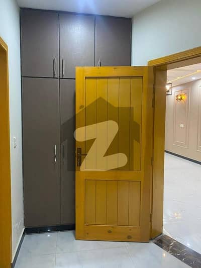 ایم پی سی ایچ ایس ۔ ملٹی گارڈنز بی ۔ 17,اسلام آباد میں 4 کمروں کا 5 مرلہ مکان 1.82 کروڑ میں برائے فروخت۔