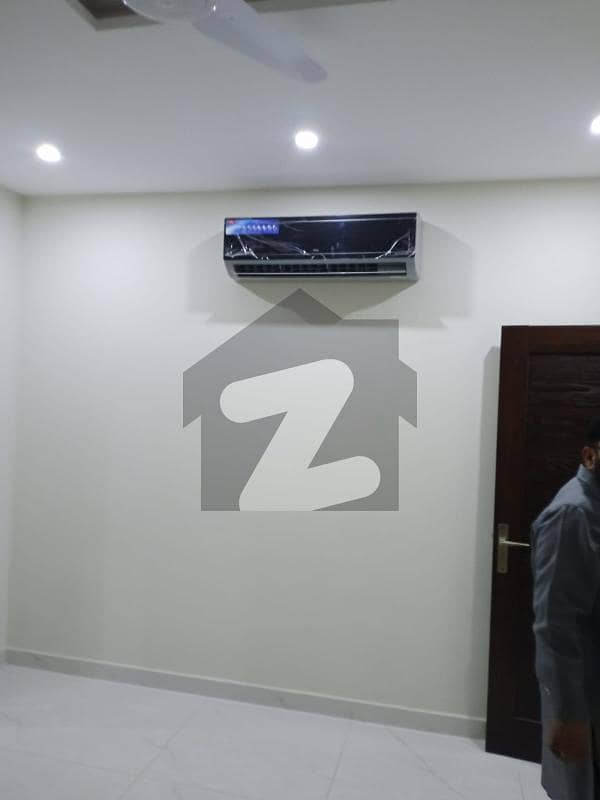 Luxury Single Bed Flat For Sale (Mall Of Gulberg Lahore) 650 SQ