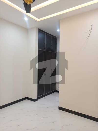 ایم پی سی ایچ ایس ۔ ملٹی گارڈنز بی ۔ 17,اسلام آباد میں 4 کمروں کا 5 مرلہ مکان 1.6 کروڑ میں برائے فروخت۔