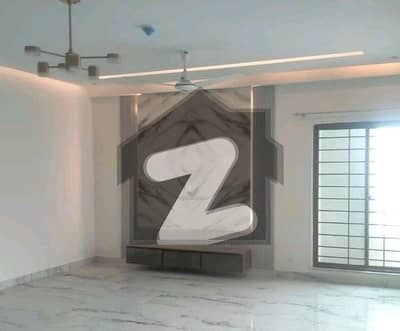 عسکری 11 - سیکٹر ڈی عسکری 11,عسکری,لاہور میں 3 کمروں کا 10 مرلہ فلیٹ 2.7 کروڑ میں برائے فروخت۔