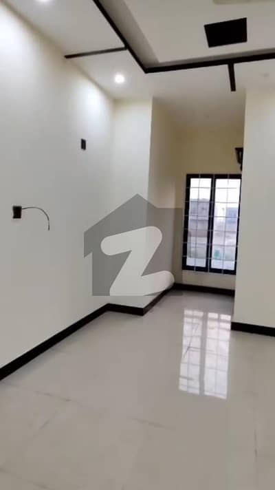 ایم پی سی ایچ ایس ۔ ملٹی گارڈنز بی ۔ 17,اسلام آباد میں 4 کمروں کا 8 مرلہ مکان 2.65 کروڑ میں برائے فروخت۔