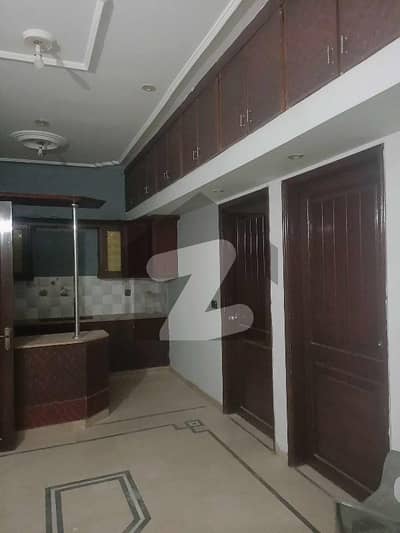 یونیورسٹی روڈ کراچی میں 2 کمروں کا 5 مرلہ بالائی پورشن 85.0 لاکھ میں برائے فروخت۔