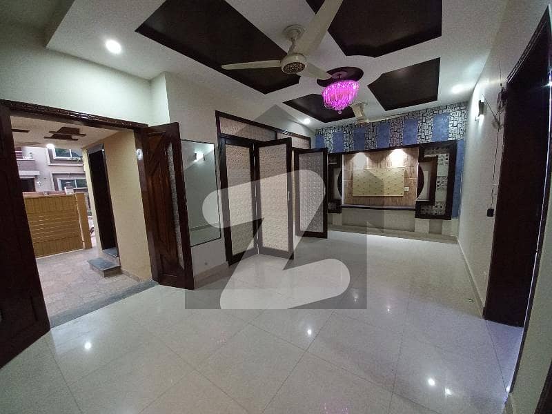 بحریہ ٹاؤن ۔ بلاک اے اے بحریہ ٹاؤن سیکٹرڈی,بحریہ ٹاؤن,لاہور میں 3 کمروں کا 5 مرلہ مکان 54.0 ہزار میں کرایہ پر دستیاب ہے۔