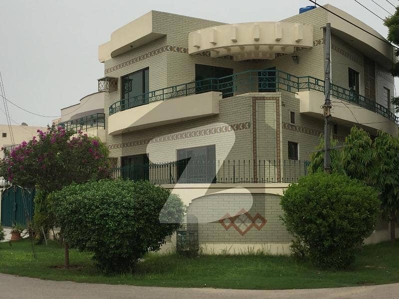 10 MARLA USED HOUSE AVAILABLE FOR SALE IN DHA PHASE 8