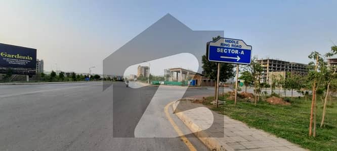 ONE KANAL PLOT FOR SALE AT PRIME LOCATION