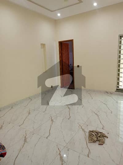 ایل ڈی اے ایوینیو لاہور میں 3 کمروں کا 10 مرلہ بالائی پورشن 45.0 ہزار میں کرایہ پر دستیاب ہے۔